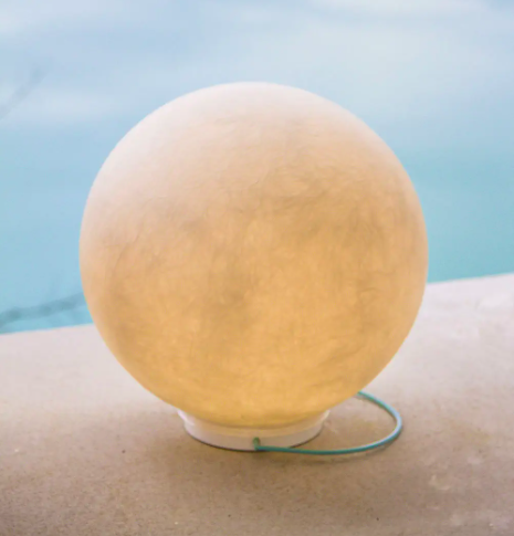 Lampe nomade Luna Take Away en forme de lune en Nebulite par In-es Art Design Lampe nomade Luna Take Away en forme de lune en Nebulite par In-es Art Design