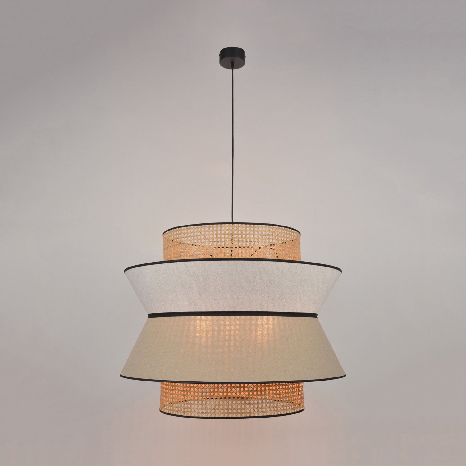 Suspension Singapour XXL Nude / blanc en cannage & lin naturel par Market Set