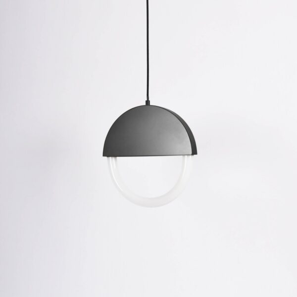 Suspension Percent en acier laitonné par Hanne Willmann x Eno studio