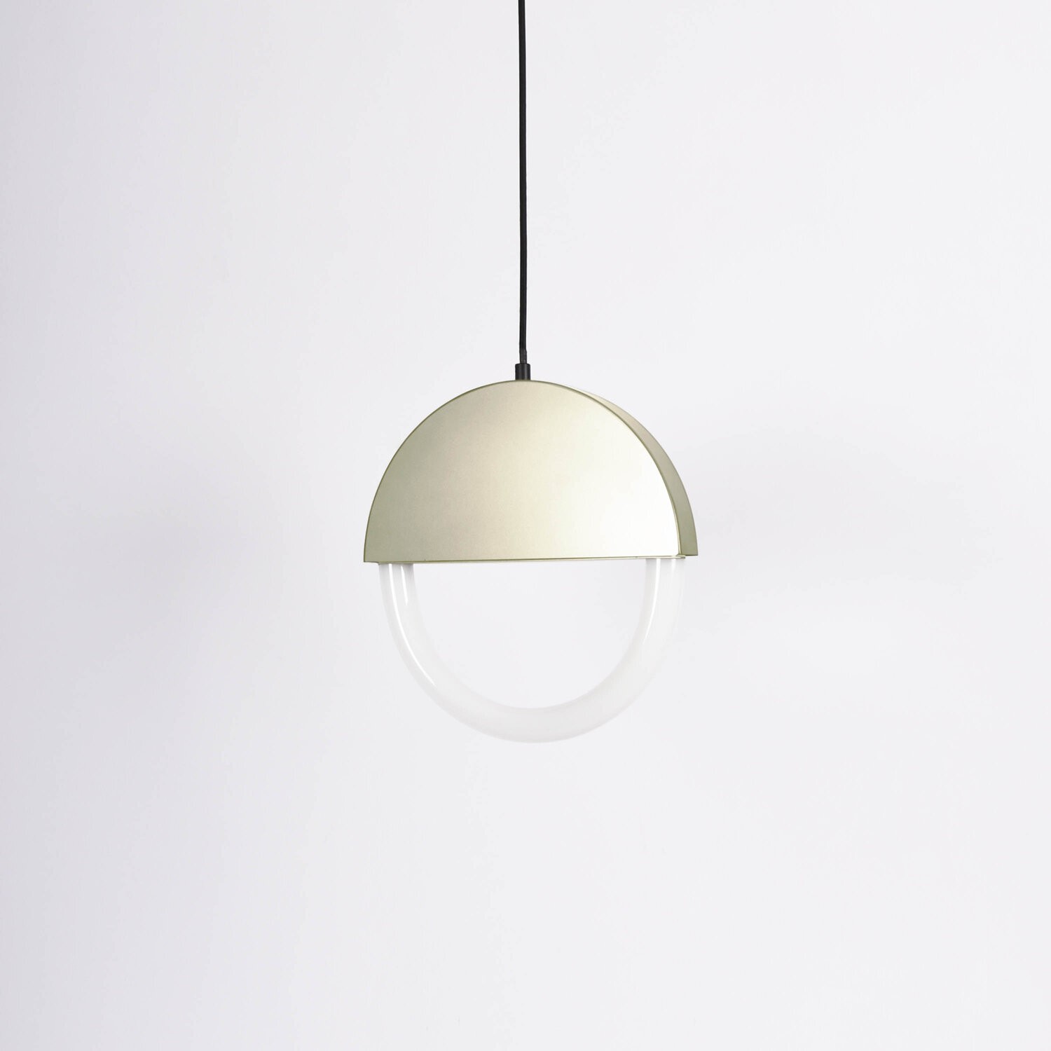 Suspension Percent en verre et acier laitonné par Hanne Willmann x Eno studio