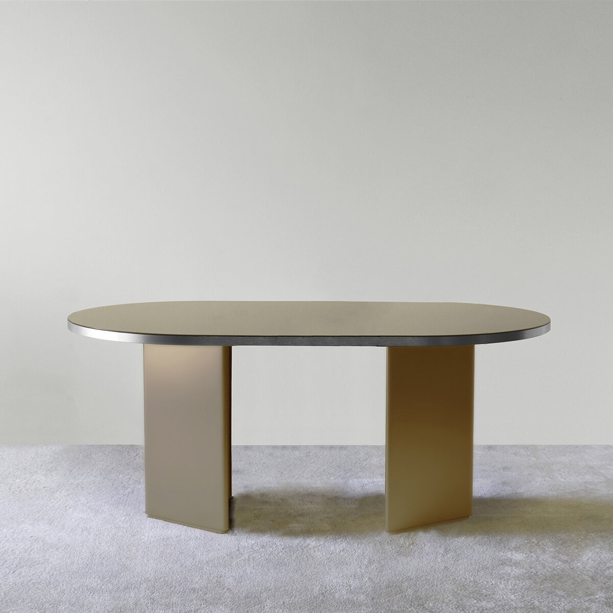 Table design Brandy 220 cm en finition argenté par Numéro111 x Eno studio