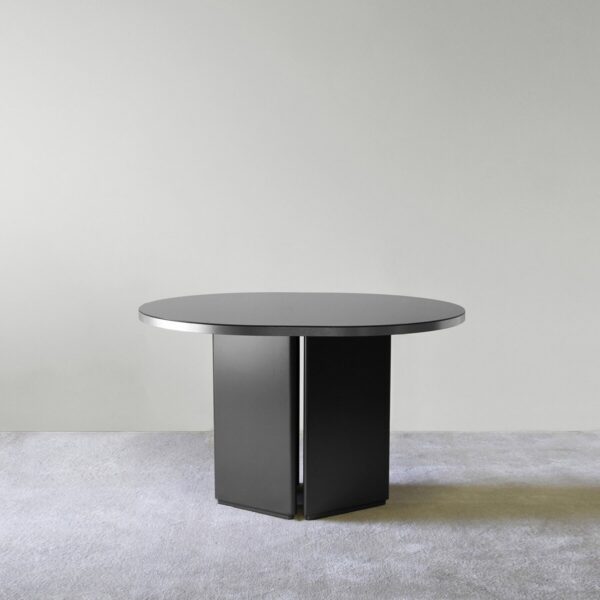 Table design Brandy 120 cm en finition argenté par Numéro111 x Eno studio