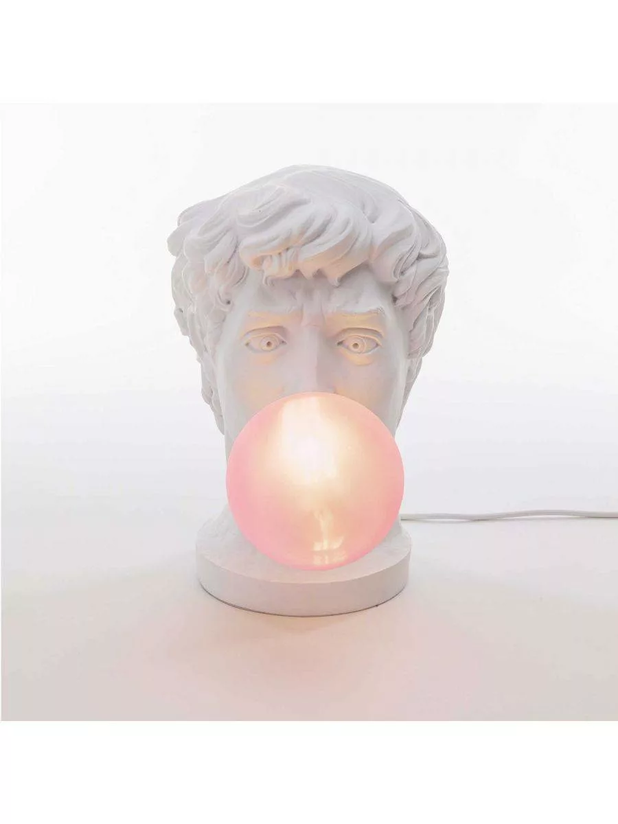 Lampe à poser Wonder en forme de tête de guerrier en résine blanche par UTO BALMORAL x Seletti