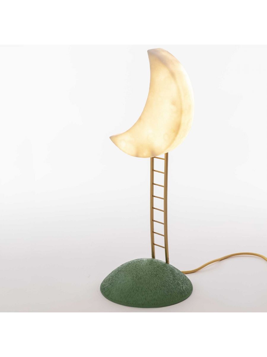 Lampe à poser My secret place en forme de lune en résine par MARCANTONIO x Seletti Lampe à poser My secret place en forme de lune en résine par MARCANTONIO x Seletti