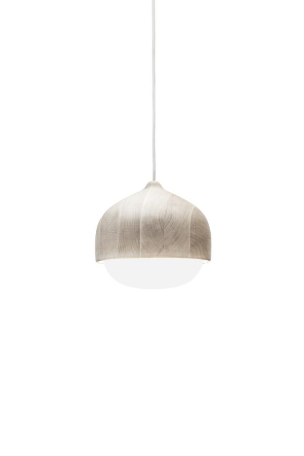 Suspension en bois et verre soufflé Terho Lamp au design scandinave
