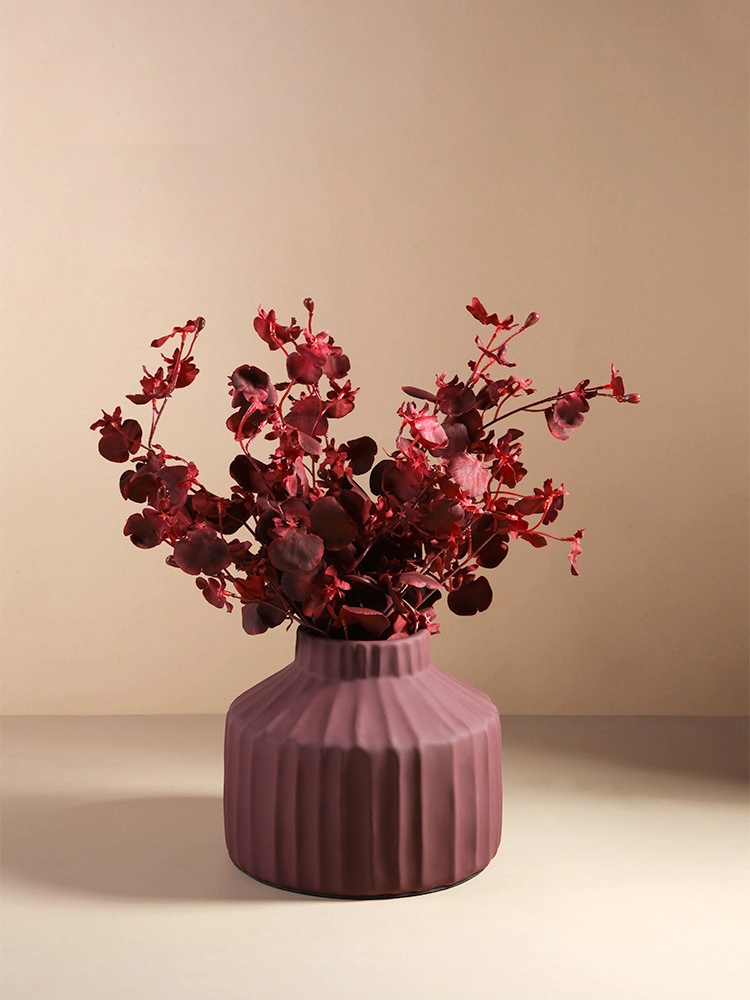 Vase céramique Korinthos bordeaux au design vintage Pavao Studio Vase Korinthos bordeaux en céramique au design vintage