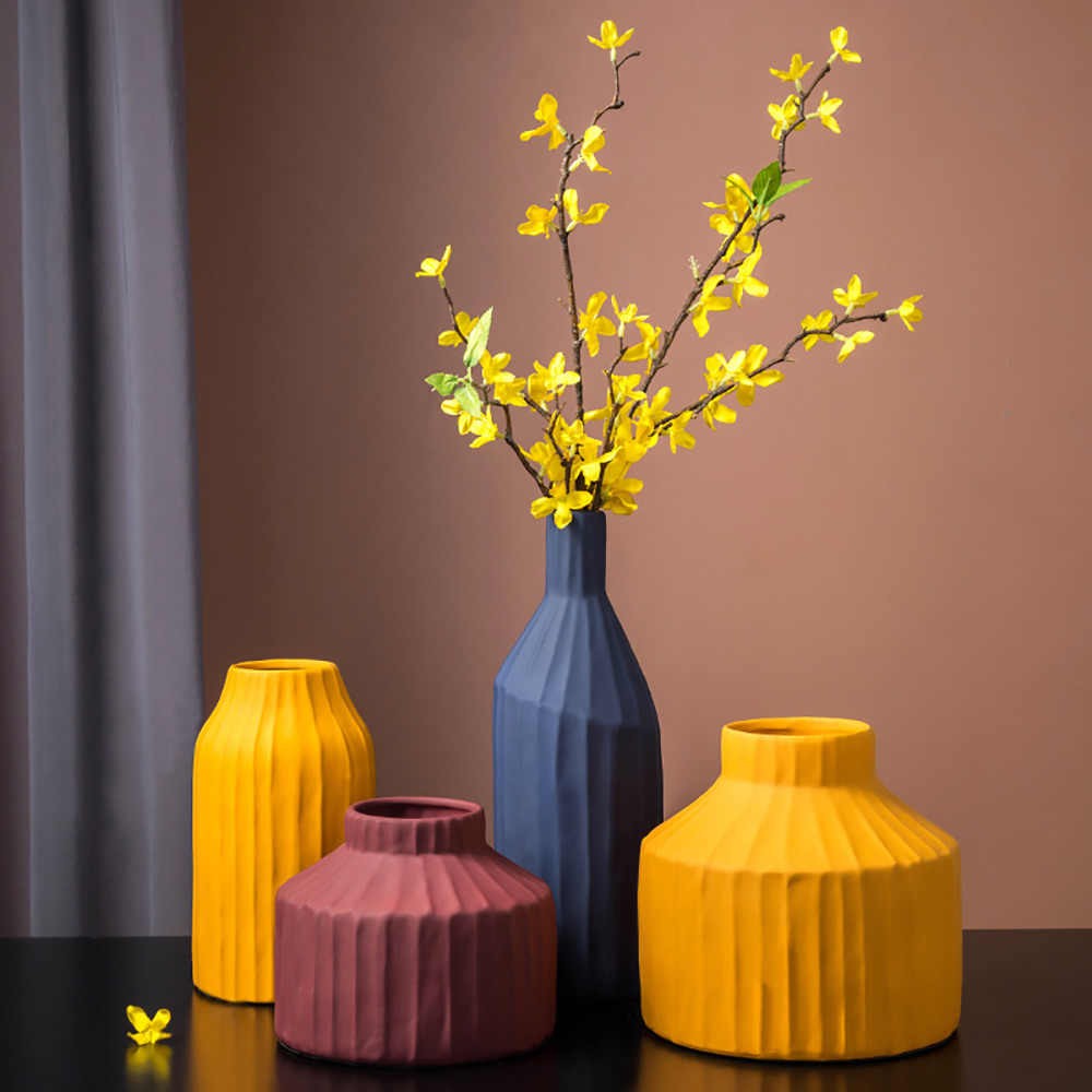 Vase céramique Korinthos bordeaux au design vintage Pavao Studio Vase Korinthos bordeaux en céramique au design vintage