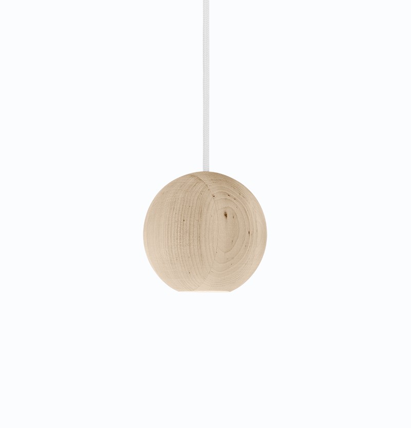 Suspension LED en bois Liuku Ball au design scandinave