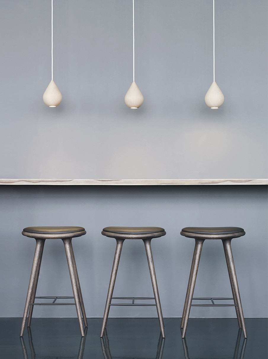 Suspension LED en bois Liuku Drop au design scandinave en forme de goutte d'eau Suspension LED en bois Liuku Ball au design scandinave