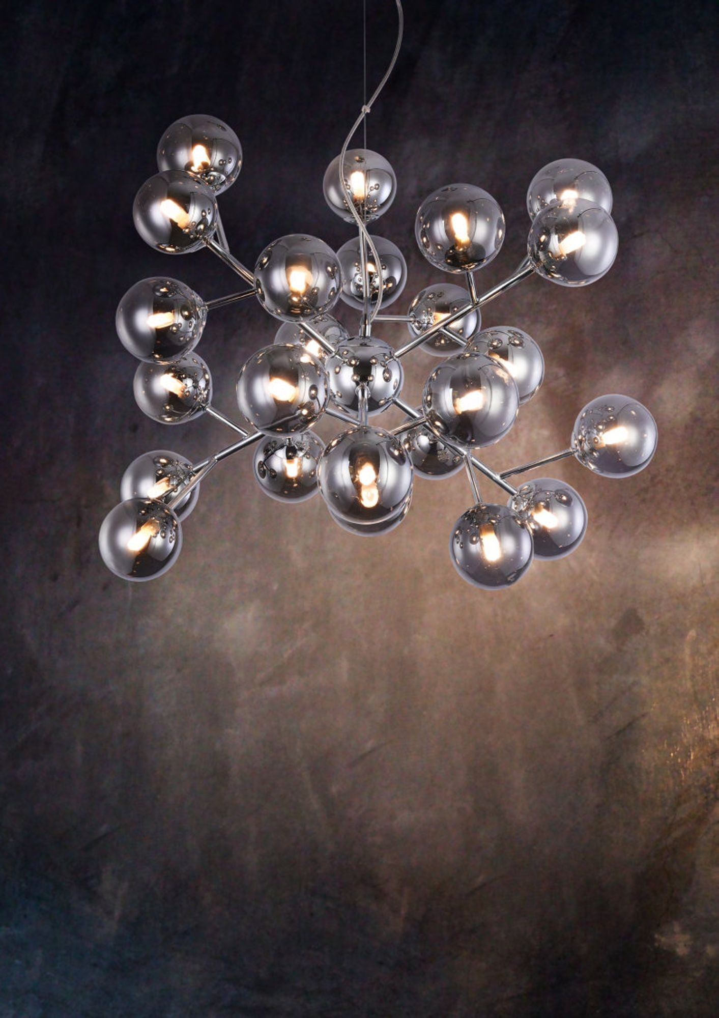 Suspension Dallas 24 en métal et verre au design futuriste par Maytoni Suspension Dallas 24 en métal et verre au design futuriste par Maytoni