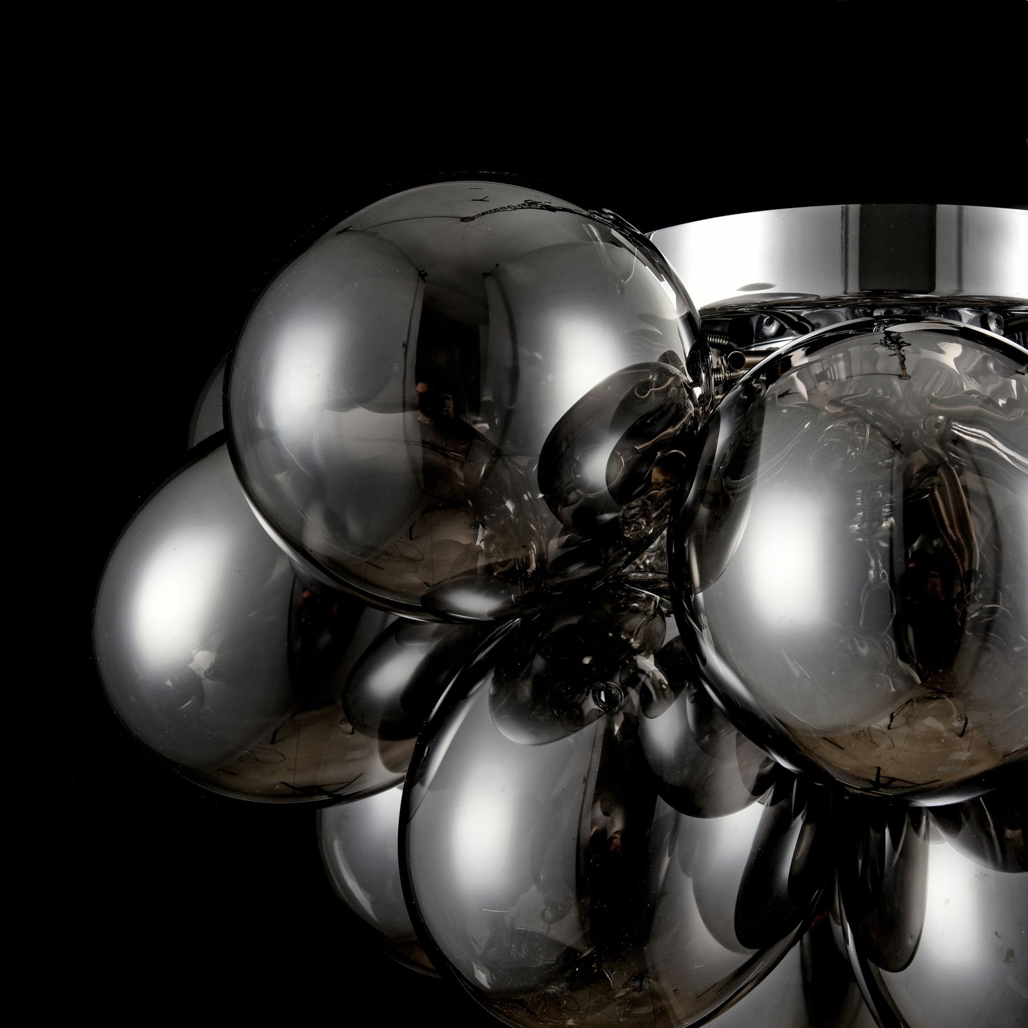 Plafonnier Balbo 4 en métal et verre au design contemporain par Maytoni Plafonnier Balbo 4 en métal et verre au design contemporain par Maytoni