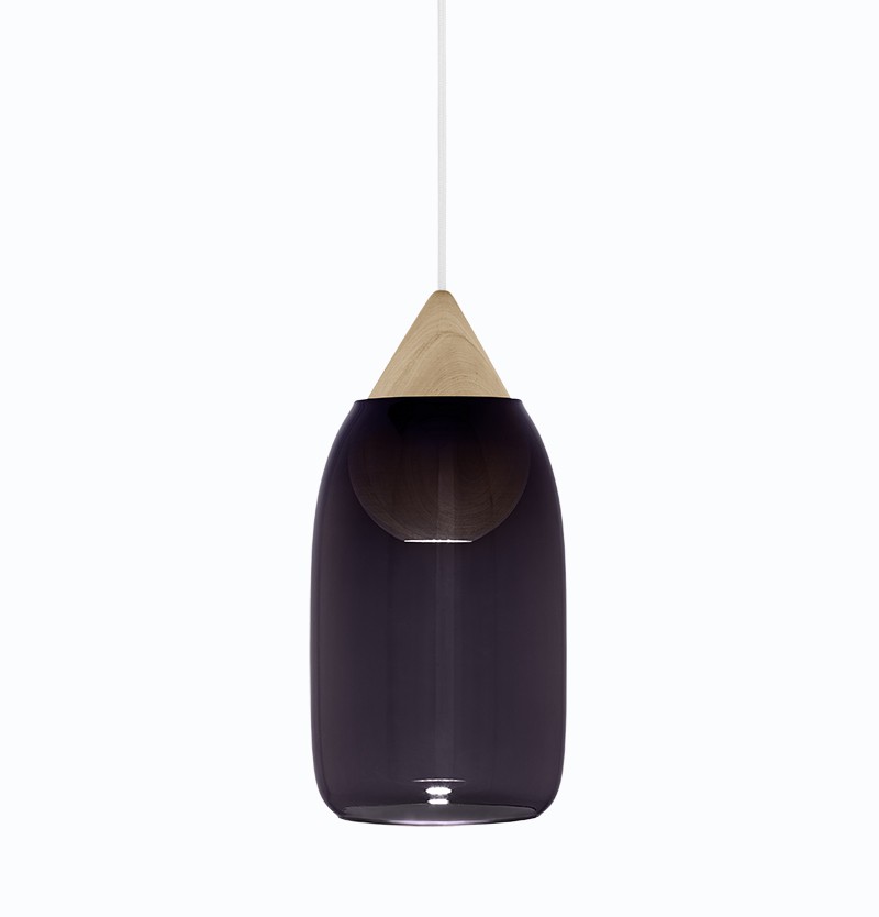 Suspension LED en bois Liuku Drop avec abat-jour en verre au design scandinave Suspension LED en bois Liuku Ball avec abat-jour en verre au design scandinave