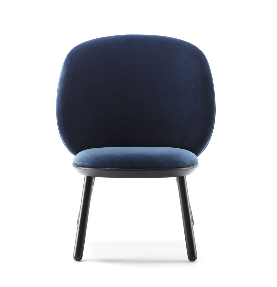 Fauteuil Naïve Low Chair en velour au design scandinave par etc.etc. x Emko Fauteuil Naïve Low Chair en velour au design scandinave par etc.etc. x Emko