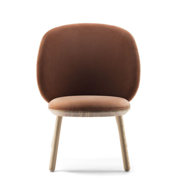 Fauteuil Naïve Low Chair en velour au design scandinave par etc.etc. x Emko