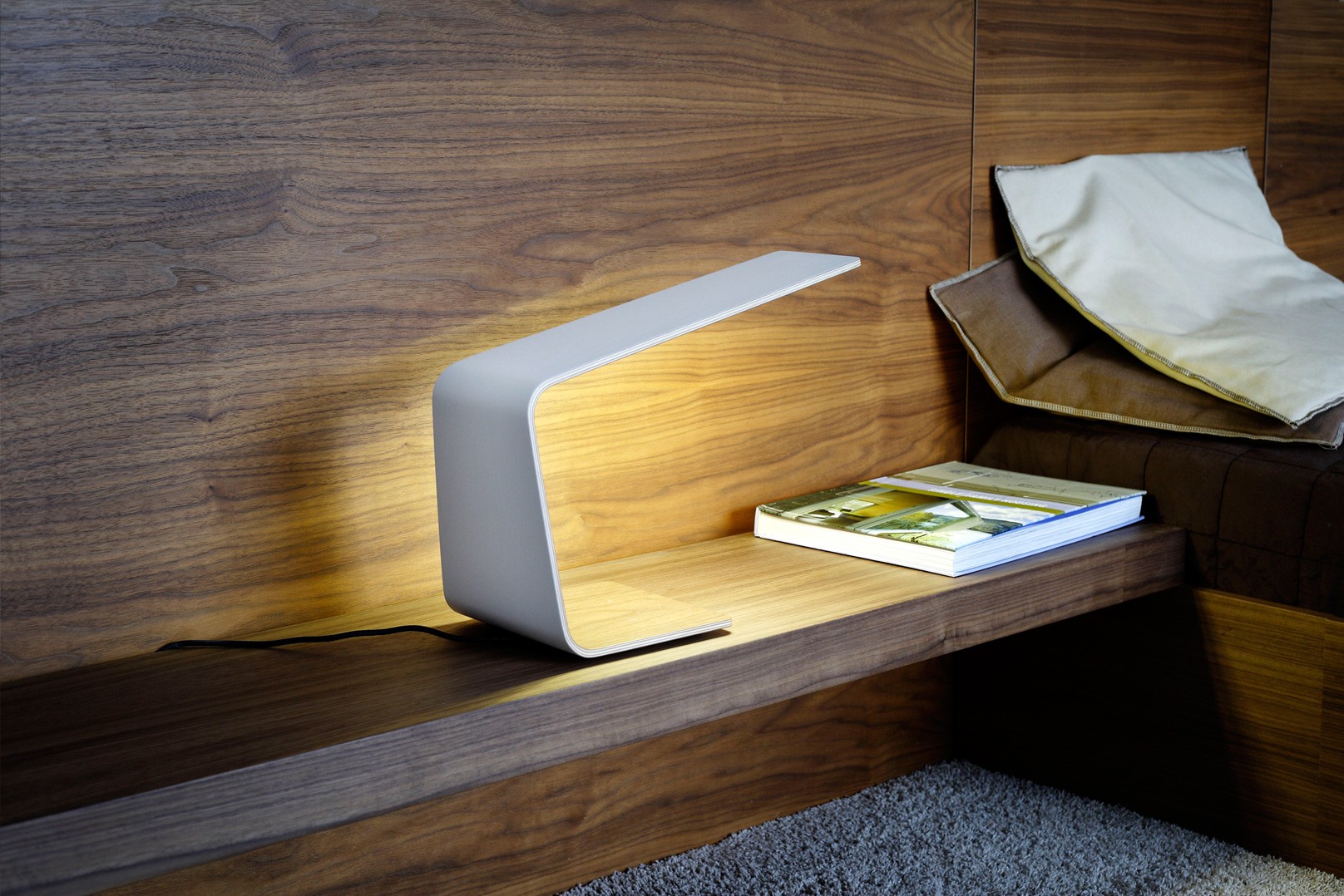 Lampe à poser tactile en bois Led 1 Couleur au design scandinave et minimaliste