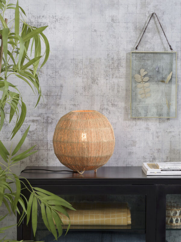 Lampe a poser Iguazu en jute au design naturel par Good & Mojo