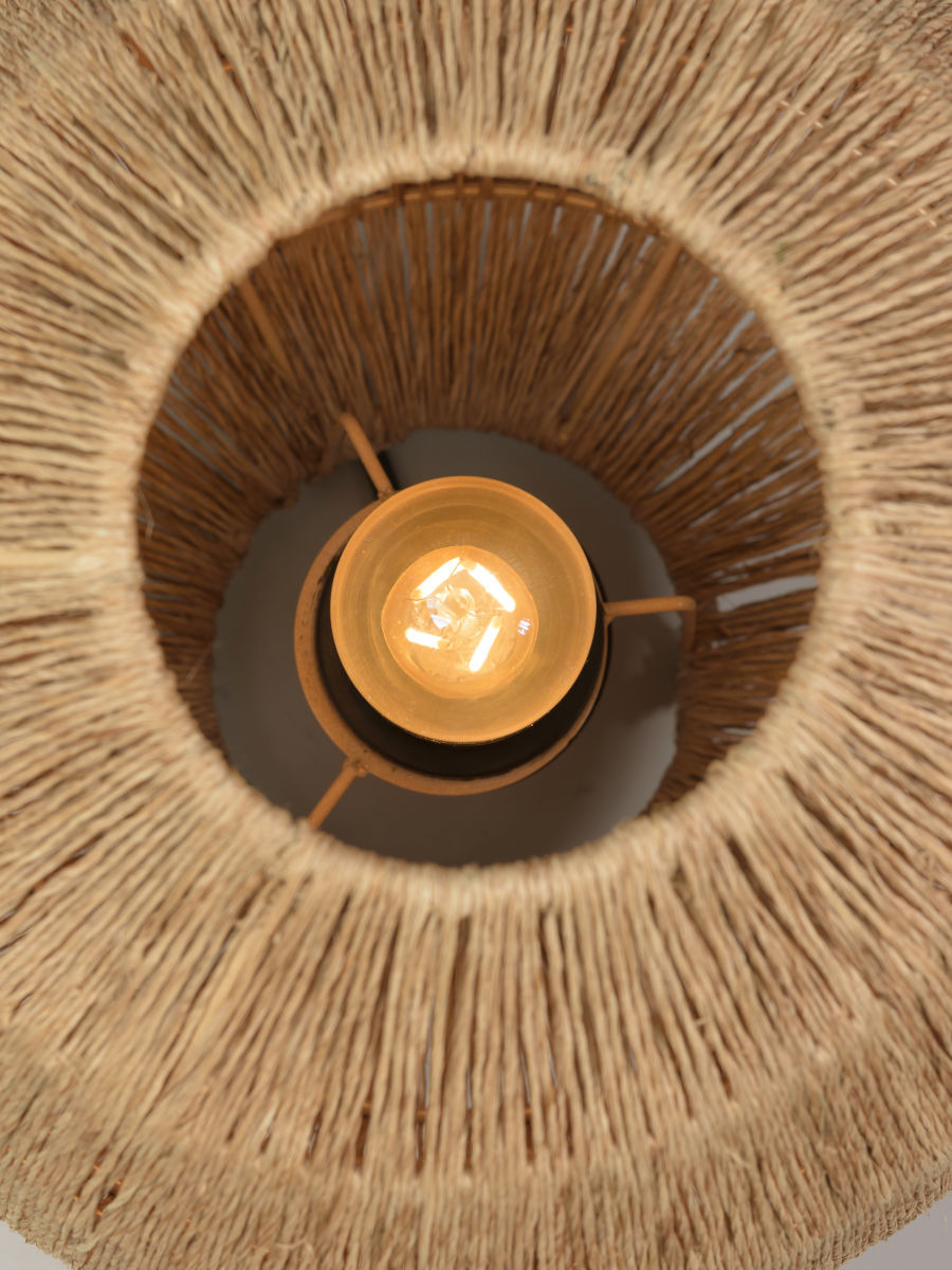 Lampe a poser Iguazu en jute au design naturel par Good & Mojo