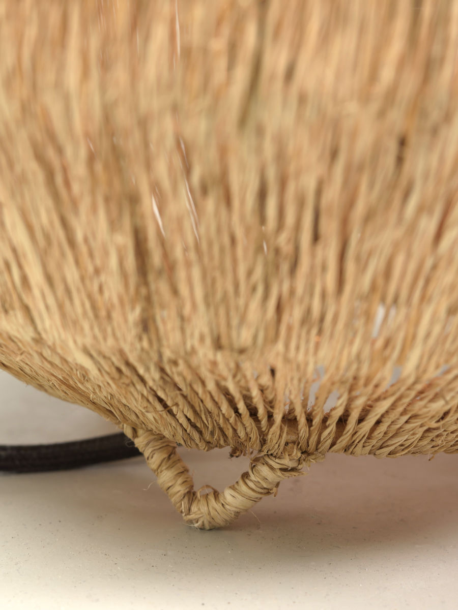 Lampe a poser Iguazu en jute au design naturel par Good & Mojo