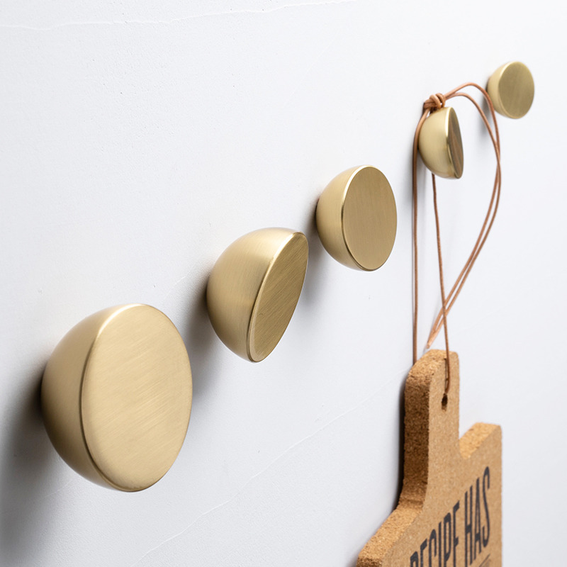 Patère murale Classy au design chic en métal doré