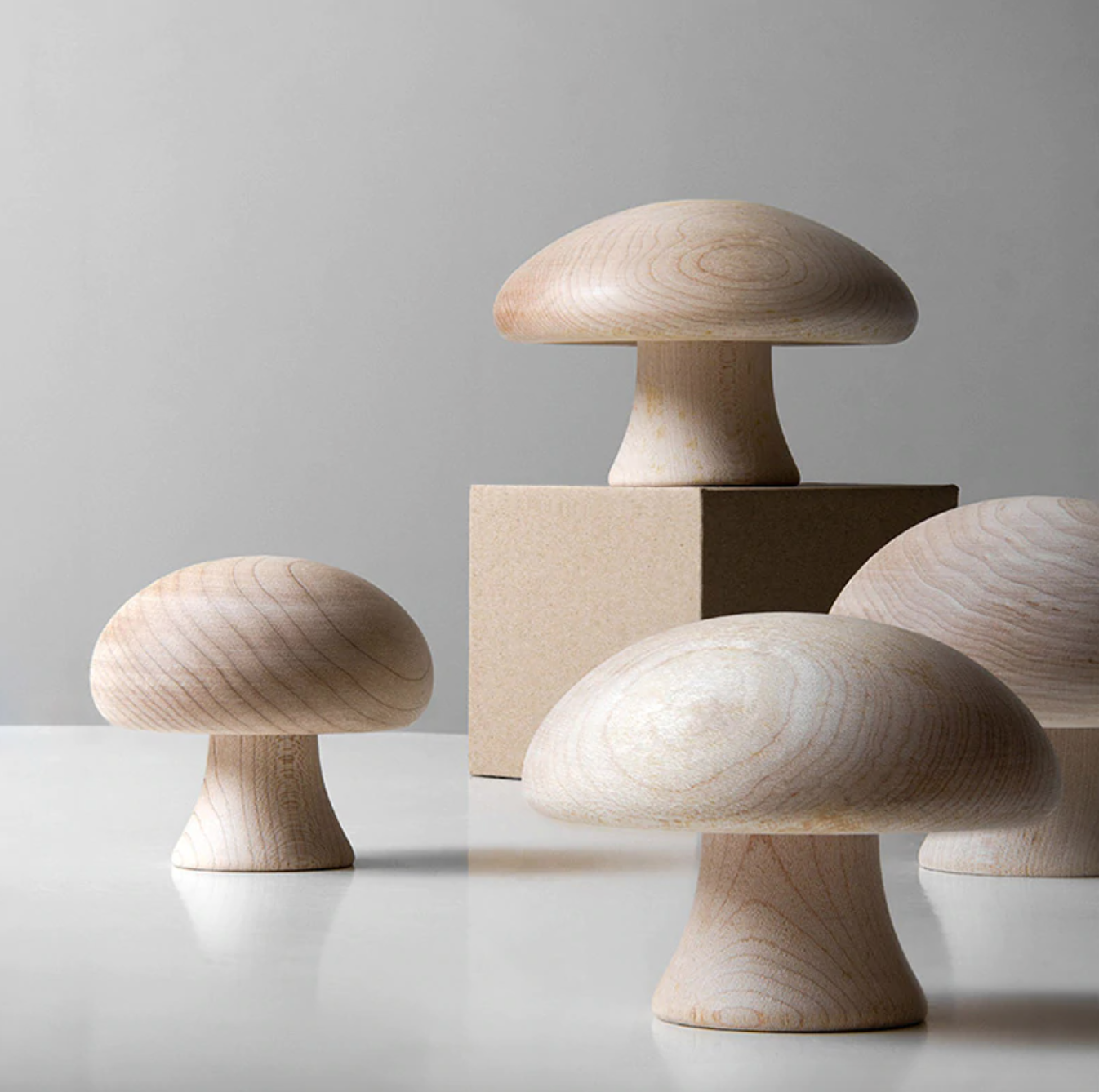 Patère murale en forme de champignon au design naturel en bois Patère murale en forme de champignon au design naturel en bois