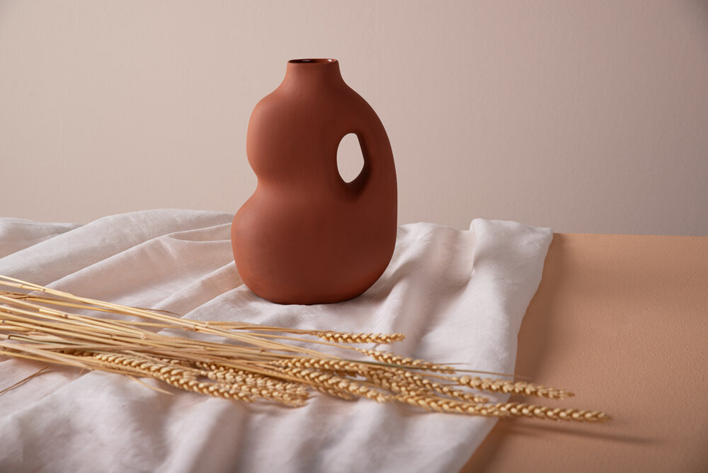 Vase Aura II en céramique par Julia Jessen x Schneid Lighting Vase Aura II en céramique par Julia Jessen x Schneid Lighting