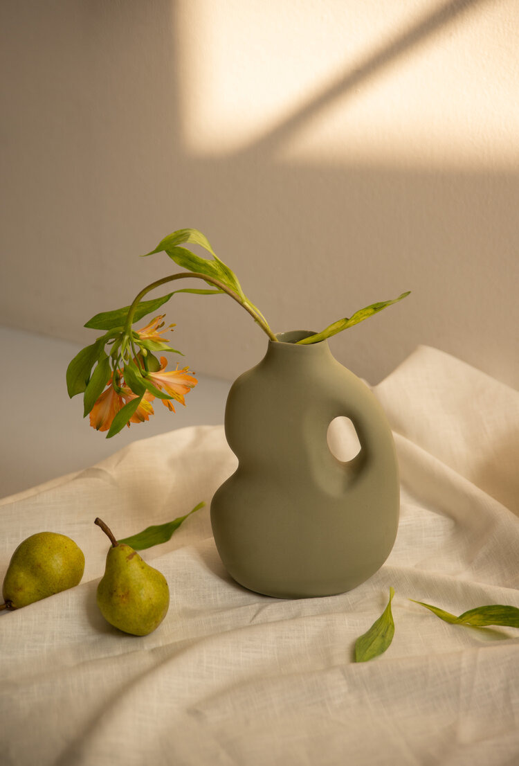 Vase Aura II en céramique par Julia Jessen x Schneid Lighting Vase Aura II en céramique par Julia Jessen x Schneid Lighting
