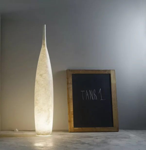 Lampadaire Tank 1 au design original et moderne en Nebulite