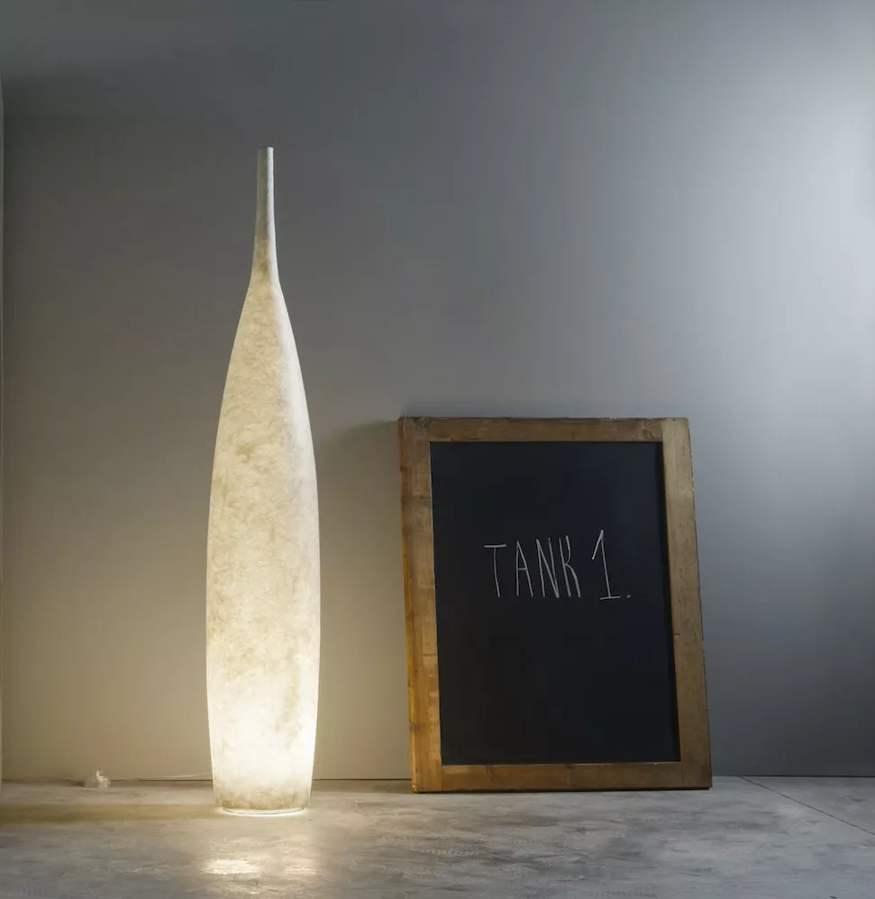 Lampadaire Tank 1 au design original et moderne en Nebulite