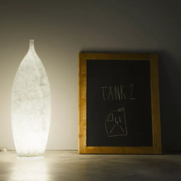 Lampadaire Tank 2 au design original et moderne en Nebulite