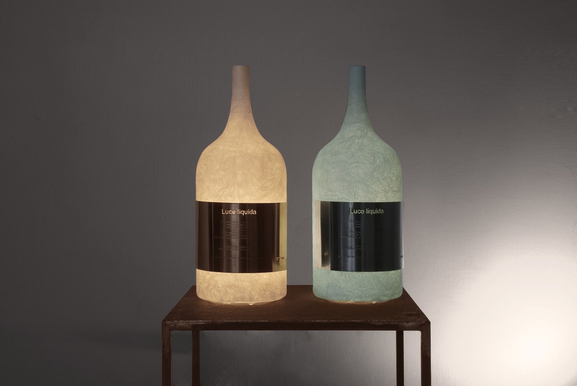 Lampe à poser Luce liquida 1 au design original et moderne en Nebulite Lampe à poser Luce liquida 1 au design original et moderne en Nebulite