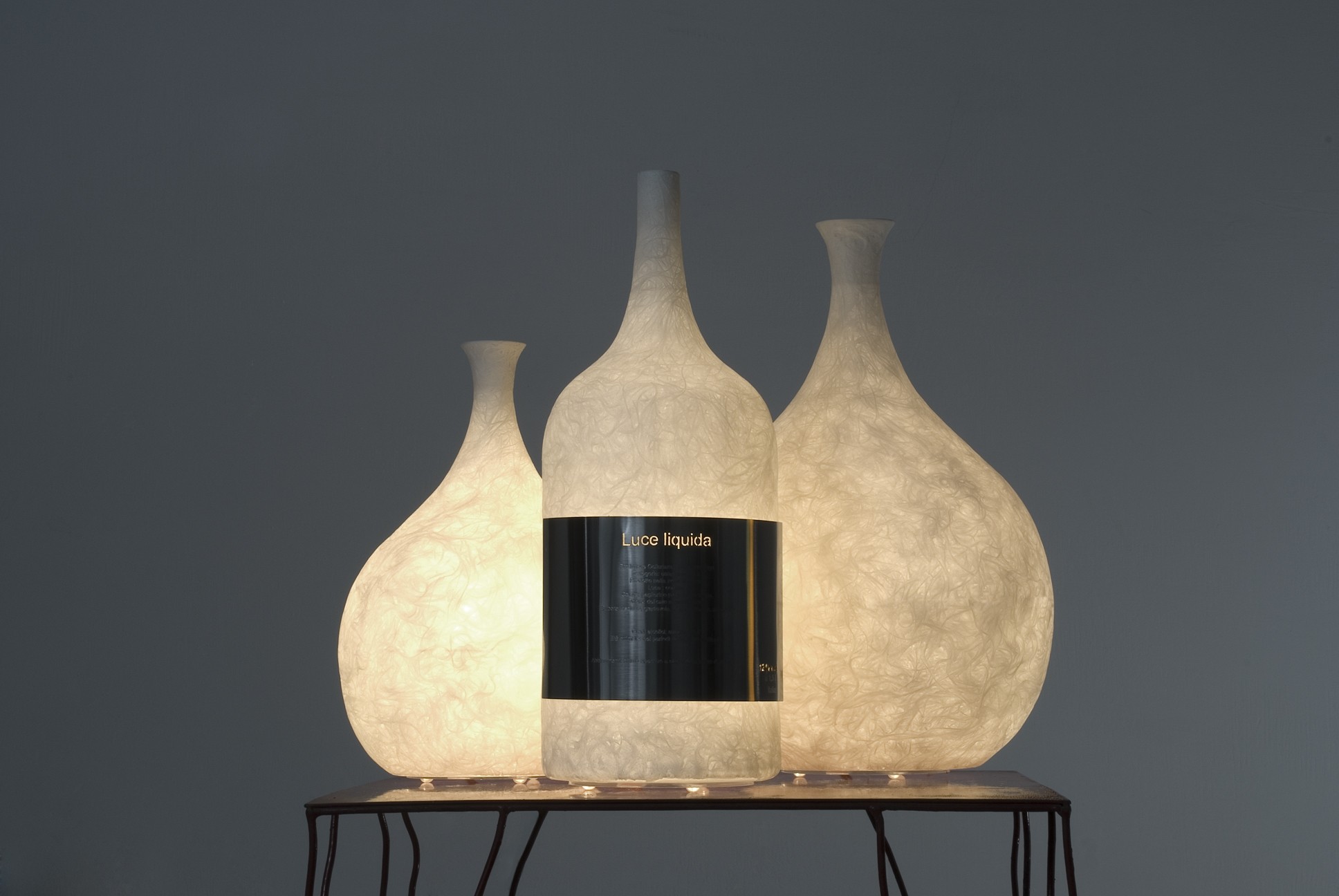 Lampe à poser Luce liquida 3 au design original et moderne en Nebulite Lampe à poser Luce liquida 3 au design original et moderne en Nebulite