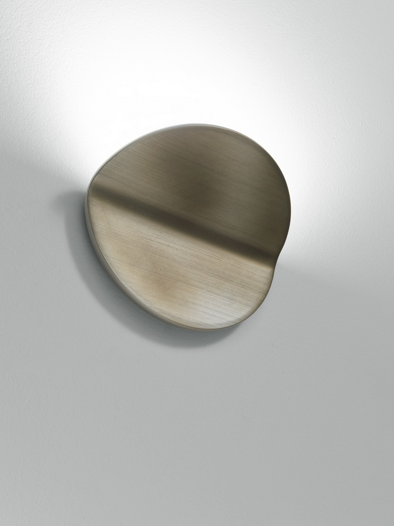 Applique murale PLUG disque aluminium plié par Gea luce Applique murale PLUG disque aluminium plié par Gea luce