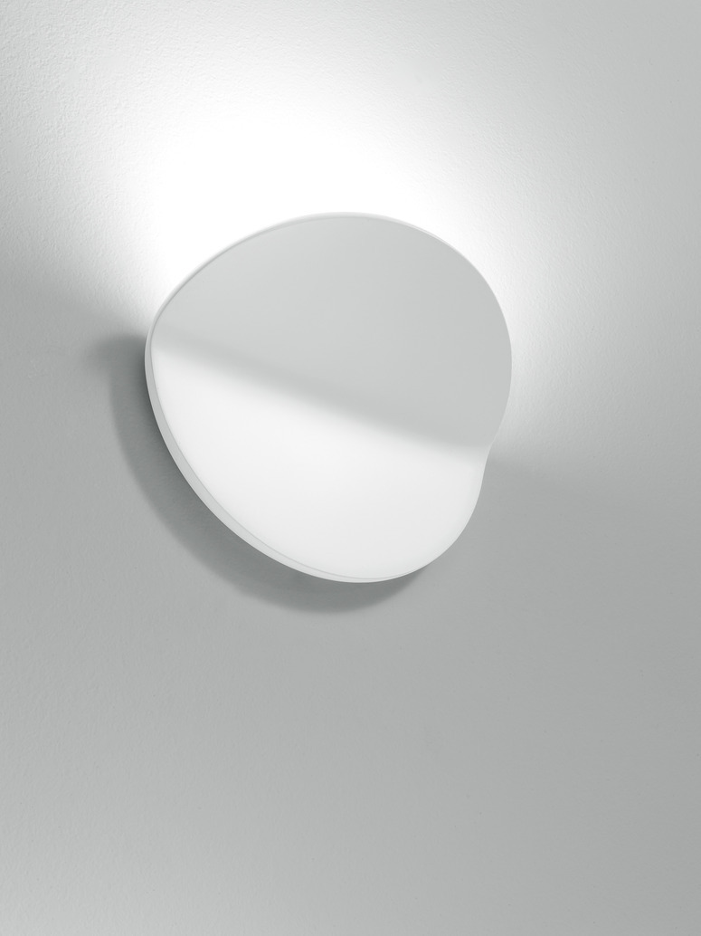 Applique murale PLUG disque aluminium plié par Gea luce