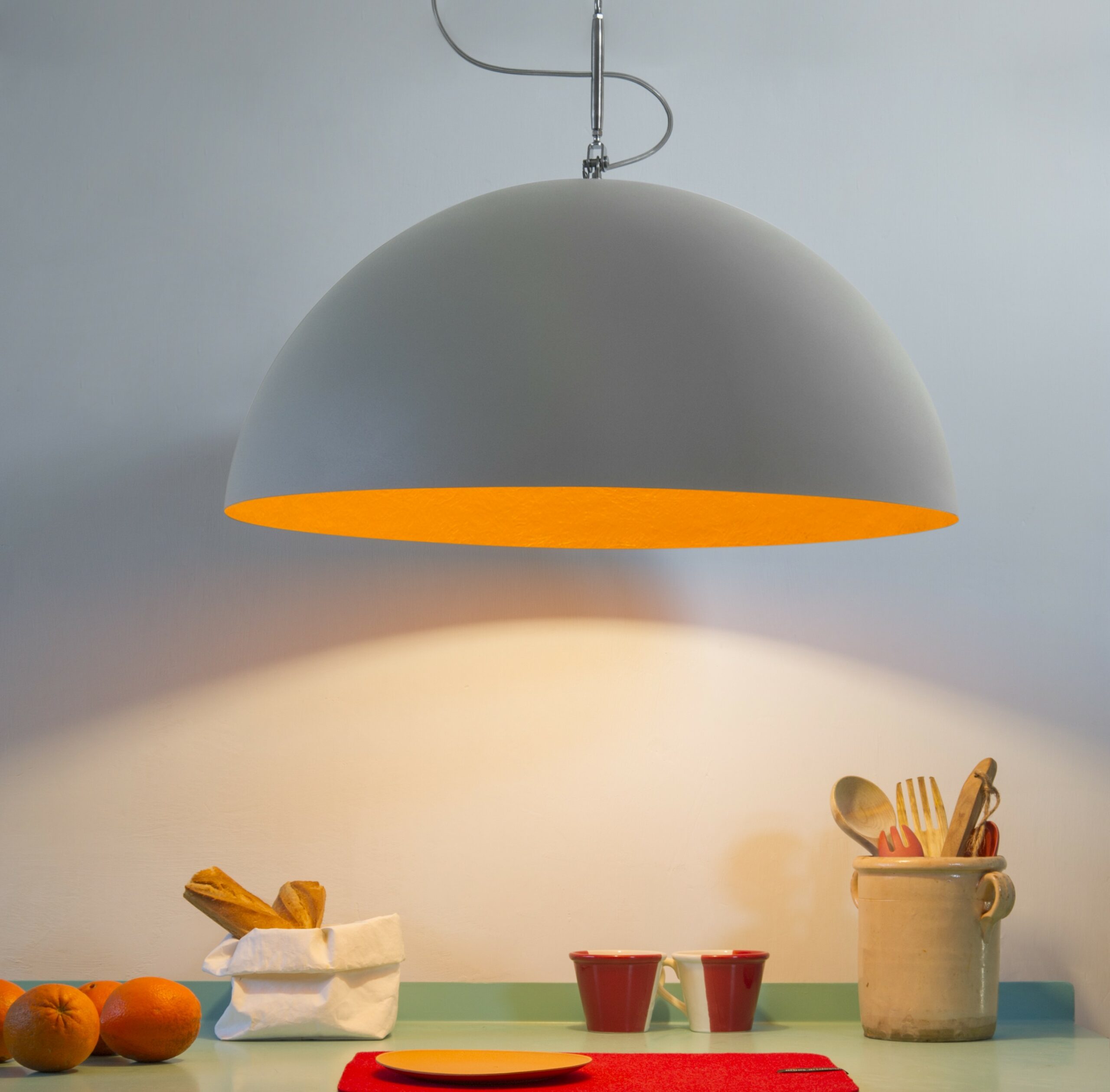 Suspension contemporaine Mezza luna cemento Ø70cm avec effet béton