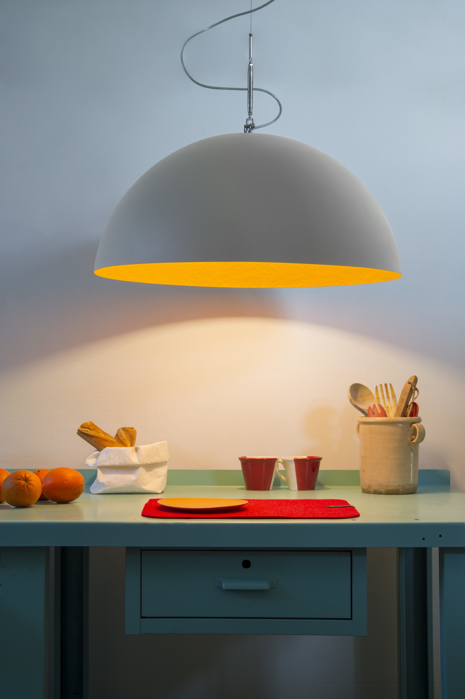 Suspension contemporaine Mezza luna cemento Ø70cm avec effet béton Suspension contemporaine Mezza luna cemento Ø70cm avec effet béton