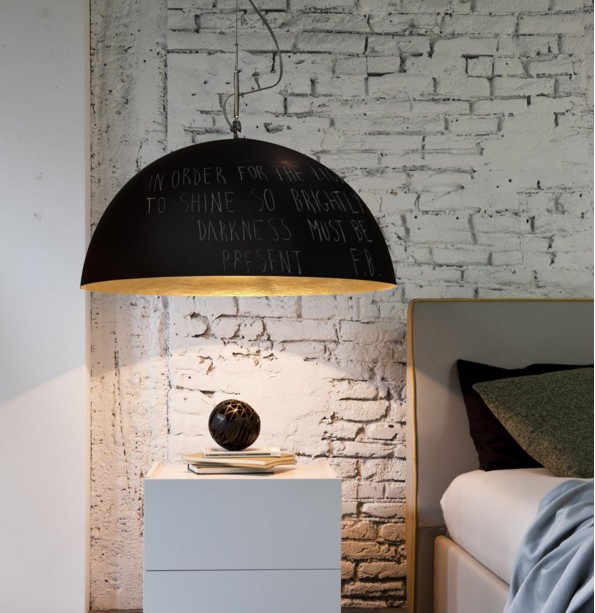 Suspension contemporaine Mezza luna lavagna Ø70cm avec effet tableau noir personnalisable