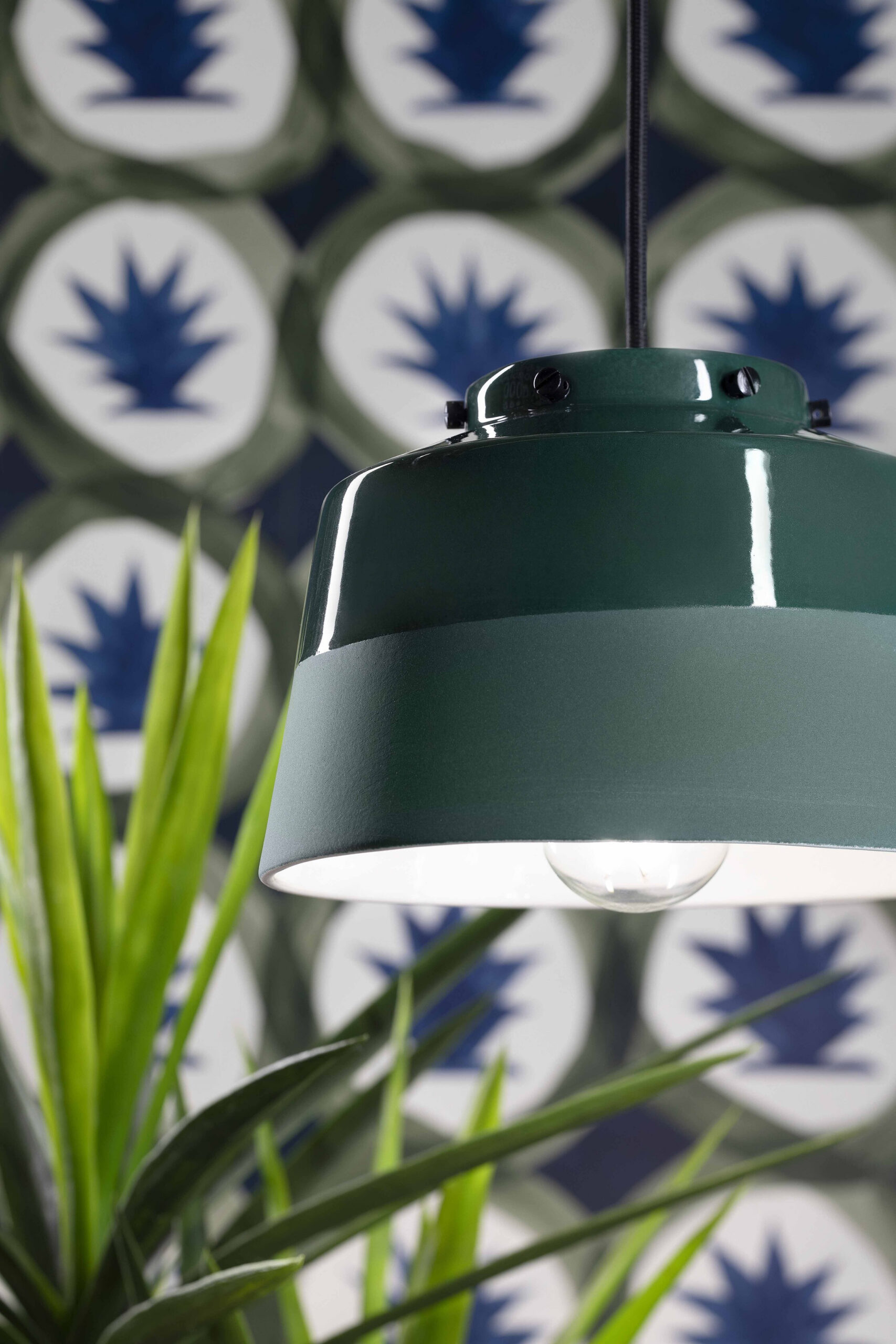Suspension QUINDIM Decò en céramique Ø40 cm mate et brillante en 3 coloris par Ferroluce Suspension QUINDIM Decò en céramique Ø40 cm mate et brillante en 3 coloris par Ferroluce