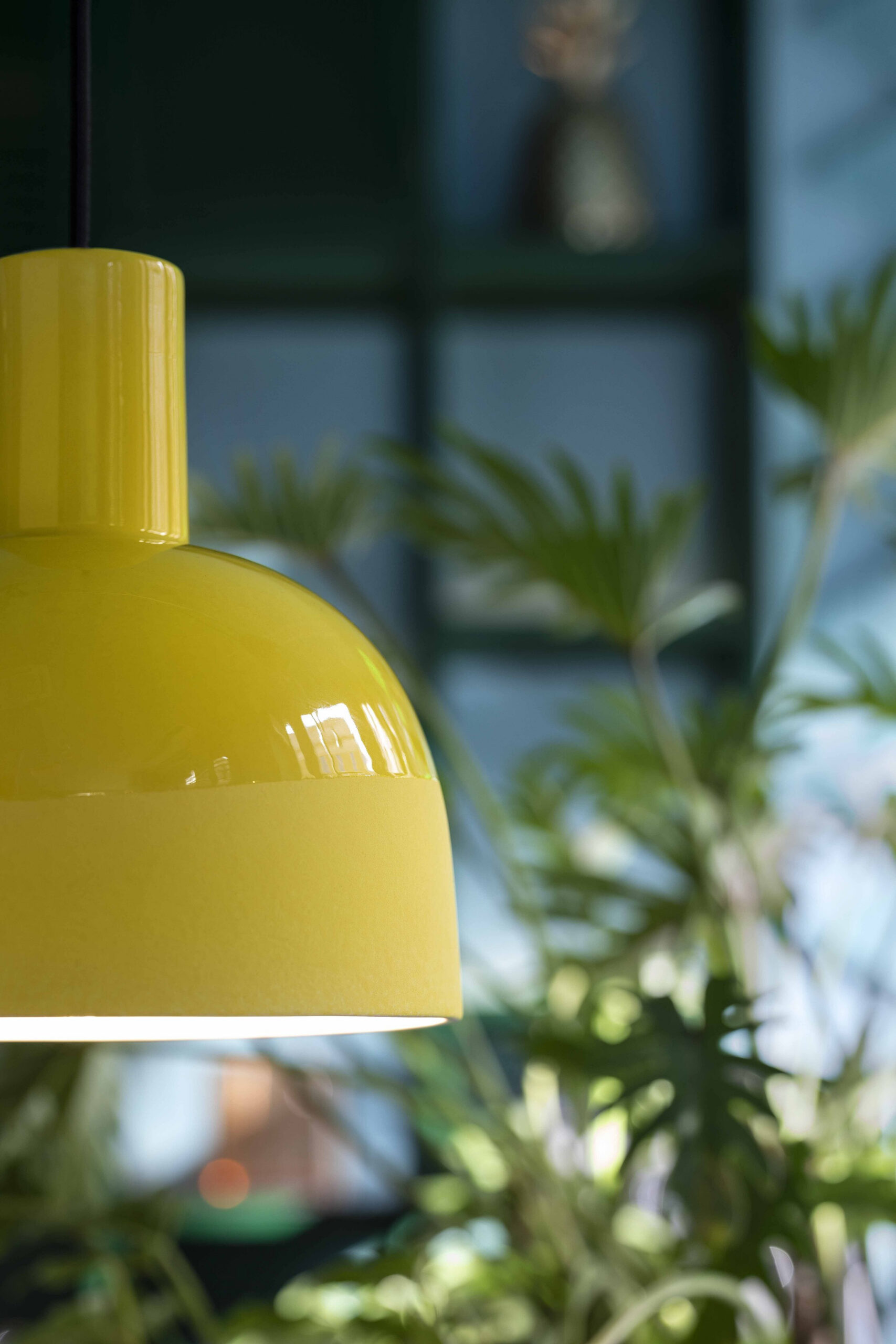 Suspension CAXIXI en céramique au design rétro déclinée sous 8 coloris vibrants par Ferroluce Suspension CAXIXI en céramique au design rétro déclinée sous 8 coloris vibrants par Ferroluce