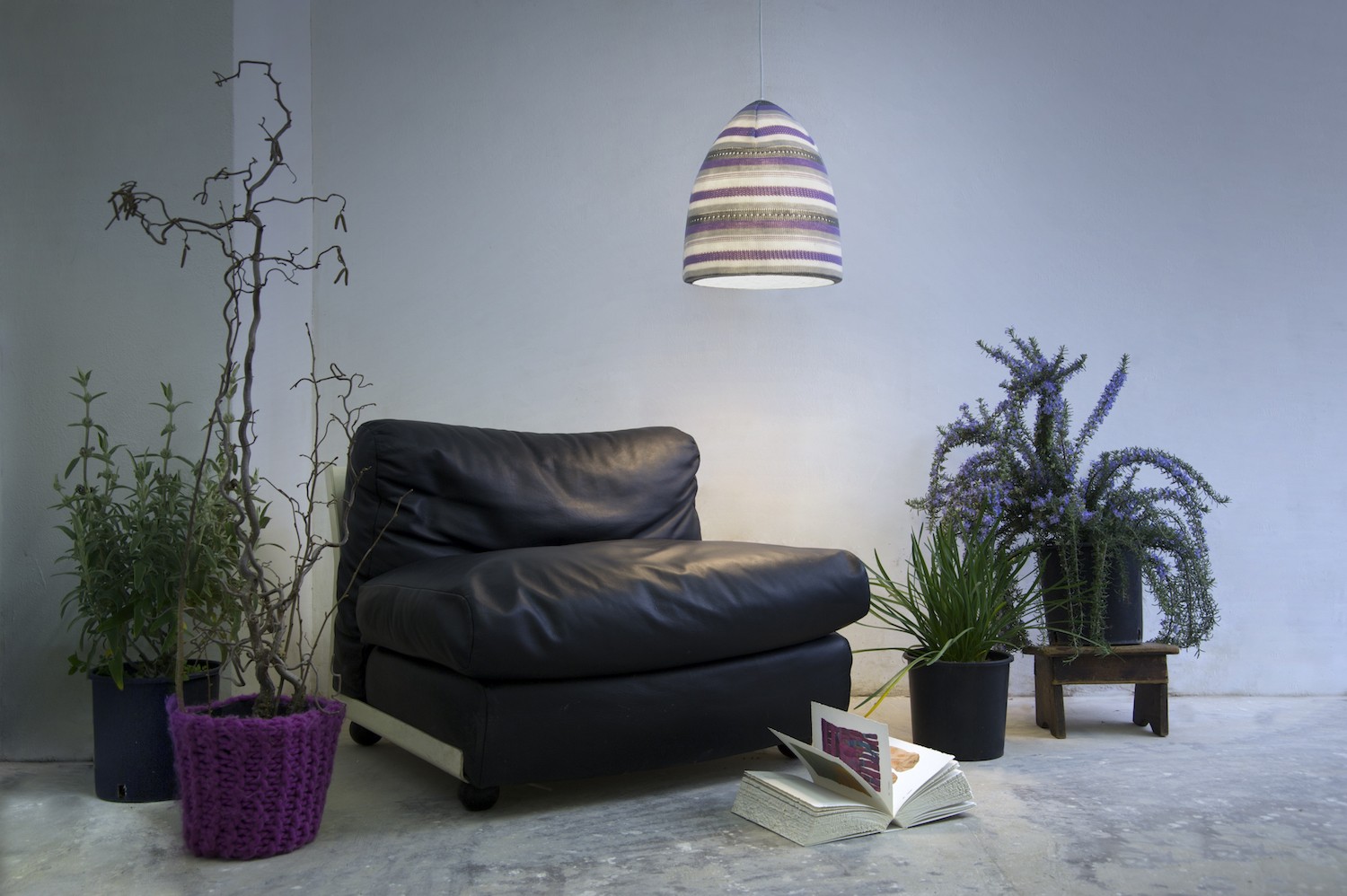 Suspension contemporaine Flower stripe en laine au design moderne et original