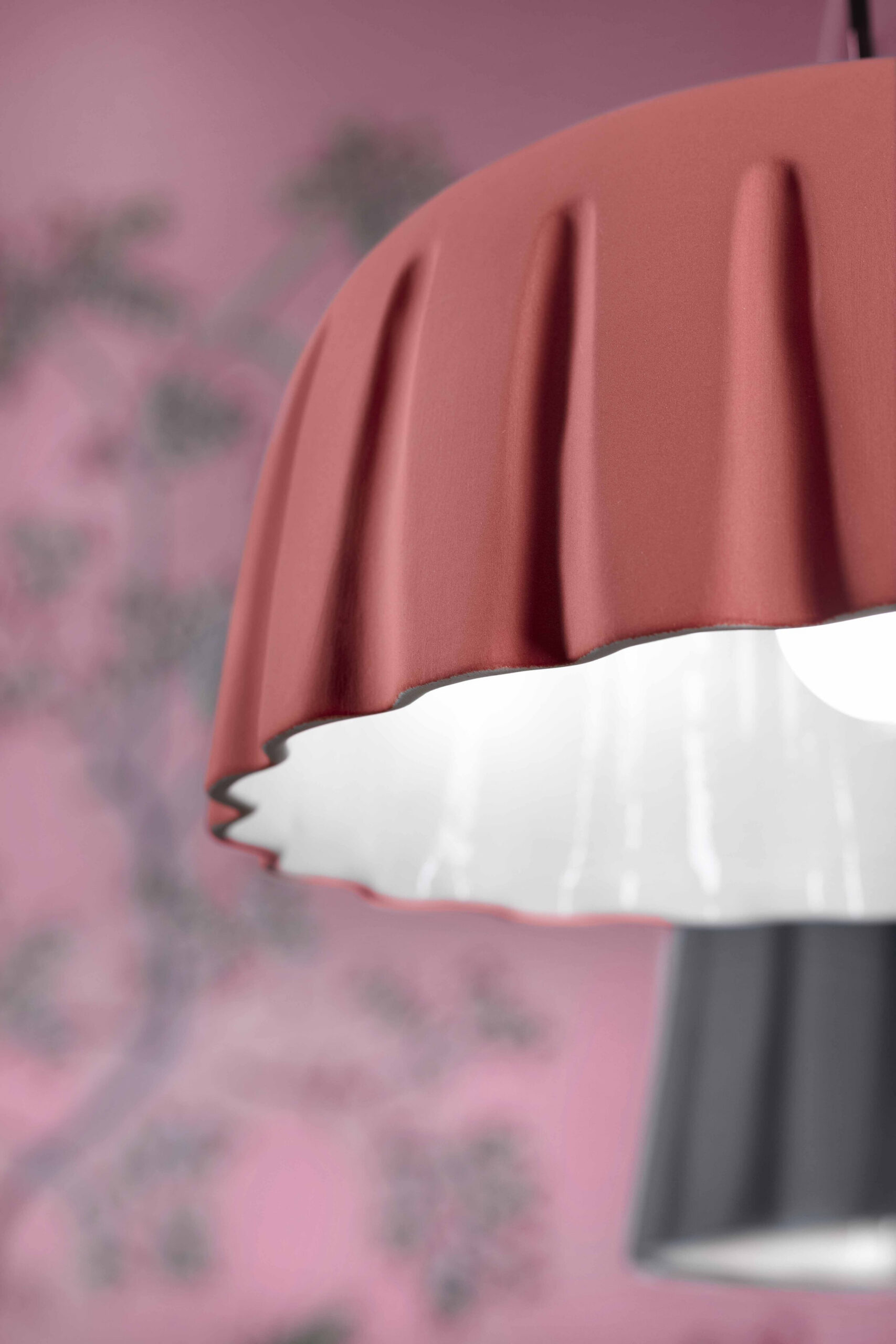 Suspension MADAME GRÈS Ø40cm en céramique plissée 2 tailles et 4 coloris par Ferroluce Suspension MADAME GRÈS Ø40cm en céramique plissée 2 tailles et 4 coloris par Ferroluce