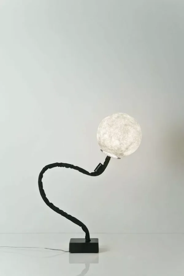 Lampadaire lune Micro luna piantana au design original et moderne