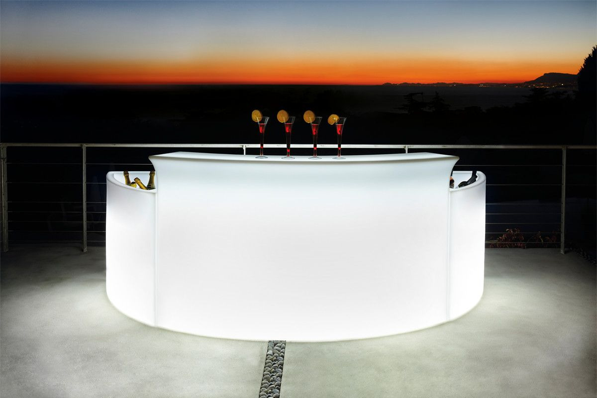 Bar lumineux Break bar Luminoso en polyéthylène par SLIDE Studio Bar lumineux Break bar Luminoso en polyéthylène par SLIDE Studio