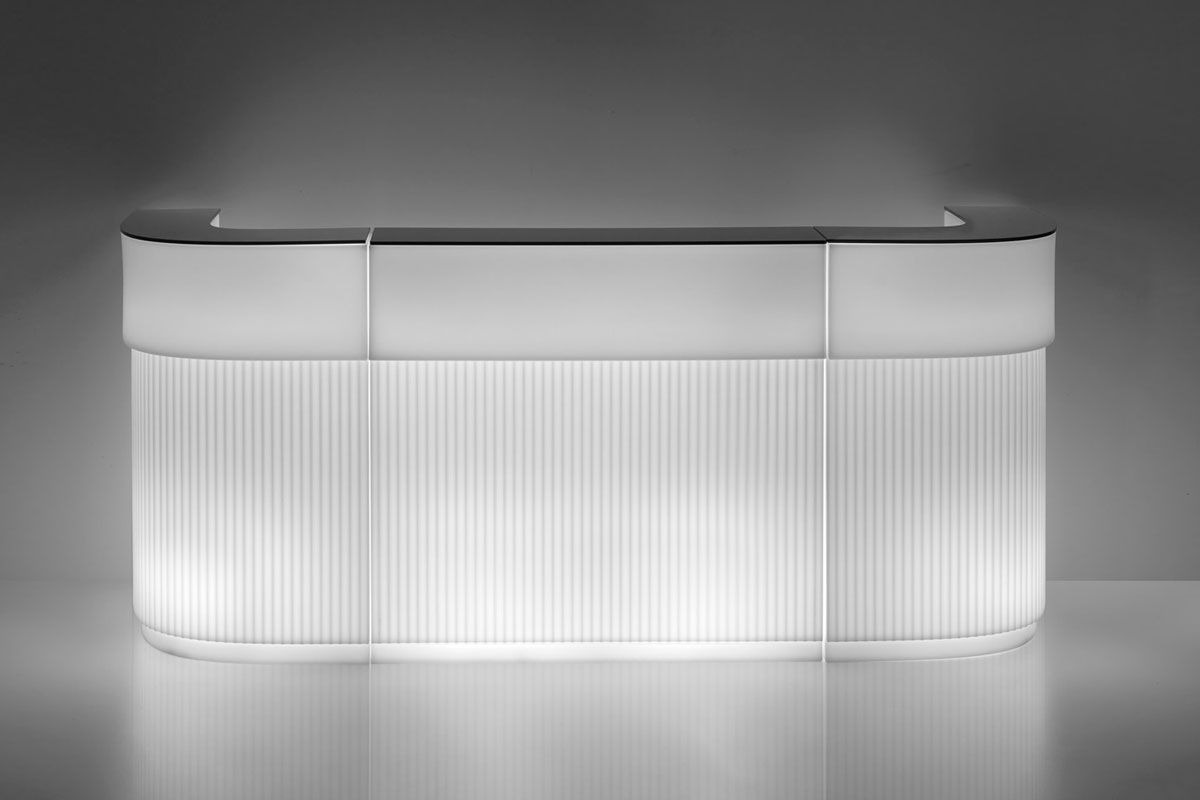 Bar lumineux Cordiale corner en polyéthylène par Roberto Paoli x SLIDE Studio Bar lumineux Cordiale corner en polyéthylène par Roberto Paoli x SLIDE Studio