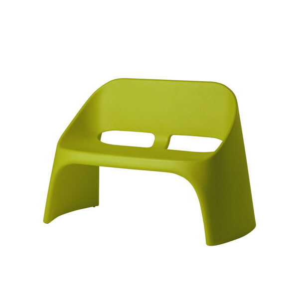 Banc Amélie en polyéthylène par Italo Pertichini x SLIDE Studio
