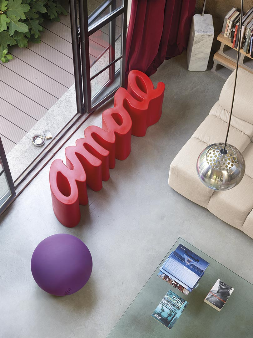 Banc Amore Slide design