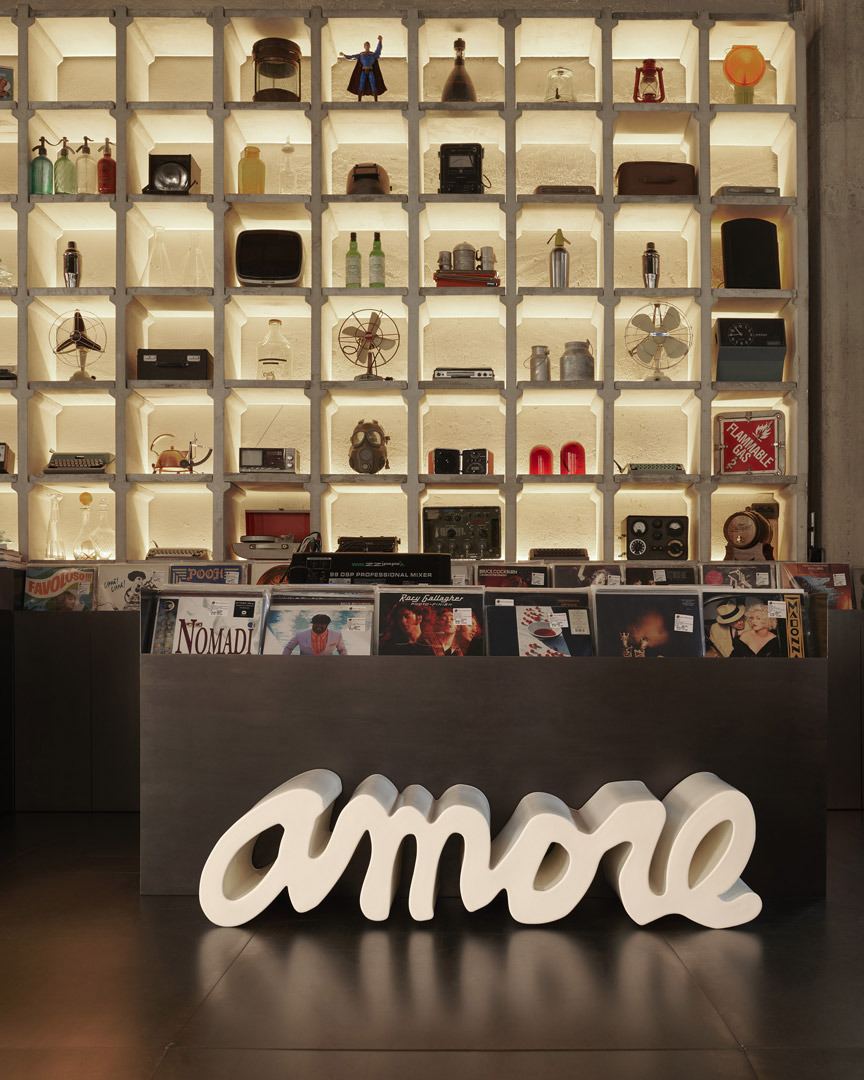 Banc Amore en polyéthylène par Giò Colonna Romano x SLIDE Studio Banc Amore en polyéthylène par Giò Colonna Romano x SLIDE Studio