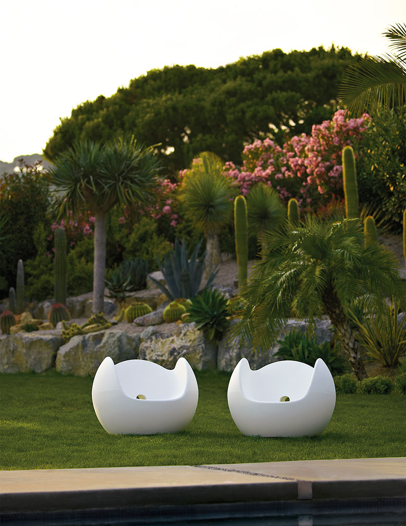 Fauteuil Blos en polyéthylène par Karim Rashid x SLIDE Studio Fauteuil Blos en polyéthylène par Karim Rashid x SLIDE Studio