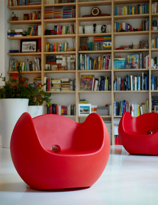 Fauteuil Blos en polyéthylène par Karim Rashid x SLIDE Studio