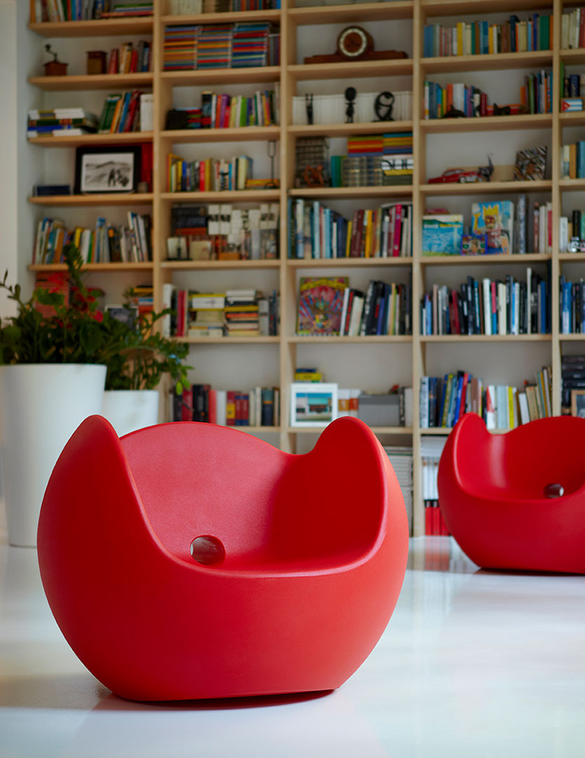 Fauteuil Blos en polyéthylène par Karim Rashid x SLIDE Studio