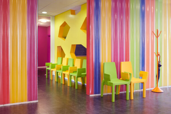 Chaise Doublix en polyéthylène par Stirum Design x SLIDE Studio